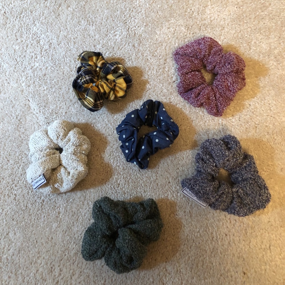 WOOLY THREADS AND AEROPOSTALE SCRUNCHIES LIKE-NEW